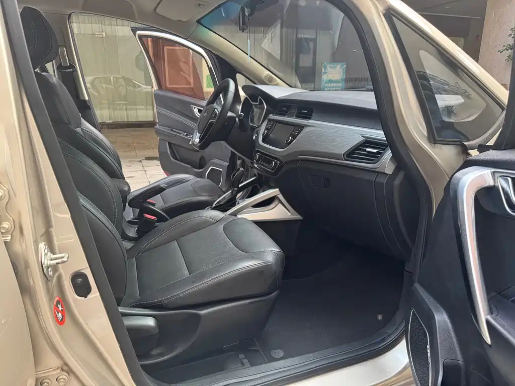 Geely Vision X3 — миниатюра 6