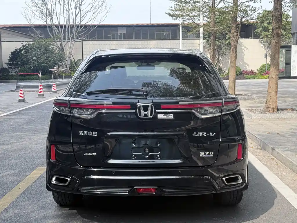 HONDA UR V