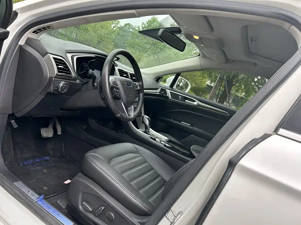 Ford Mondeo 2013 2.0L GTDi200 Luxury