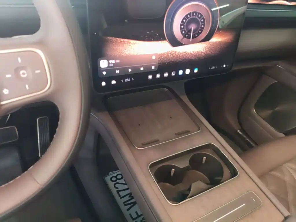 NIO ES8 — миниатюра 9