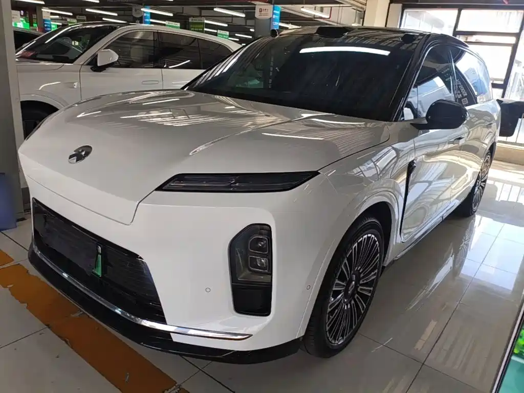 NIO ES8