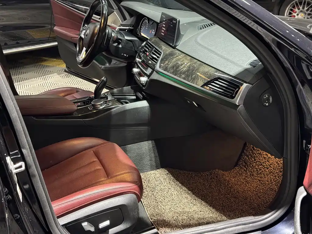 BMW 5 Series — миниатюра 10