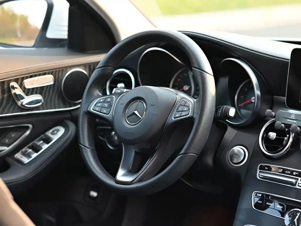 Mercedes-Benz C-Class — миниатюра 7