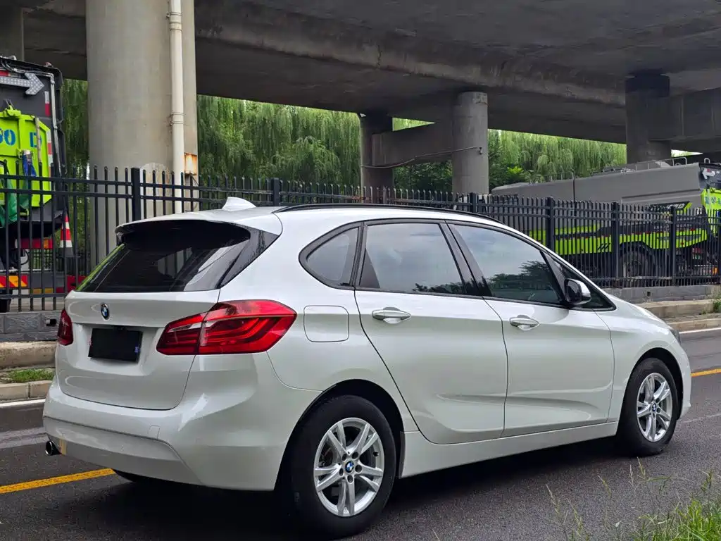 BMW 2 Series Active Tourer — миниатюра 6