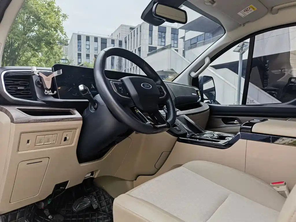 Ford Tourneo — миниатюра 7