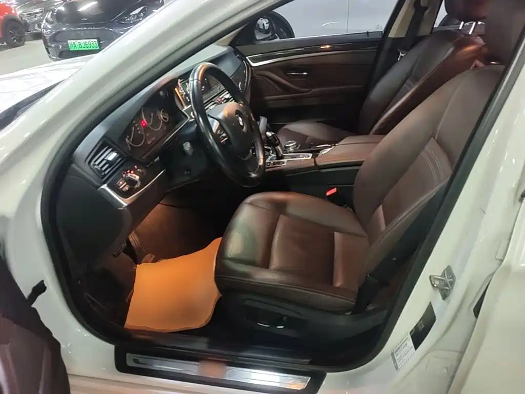 BMW 5 Series — миниатюра 15