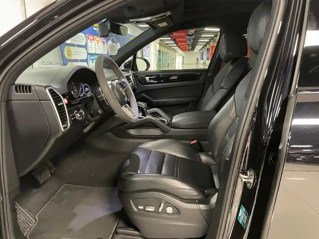 Porsche Cayenne — миниатюра 10