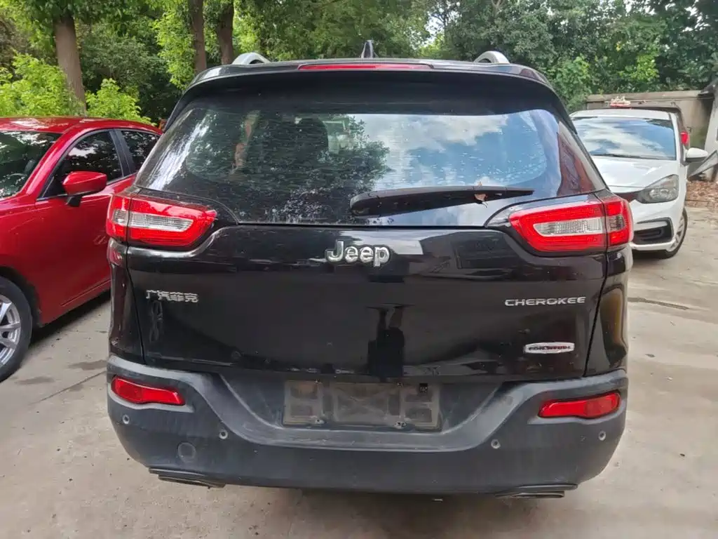 Jeep Cherokee — миниатюра 6