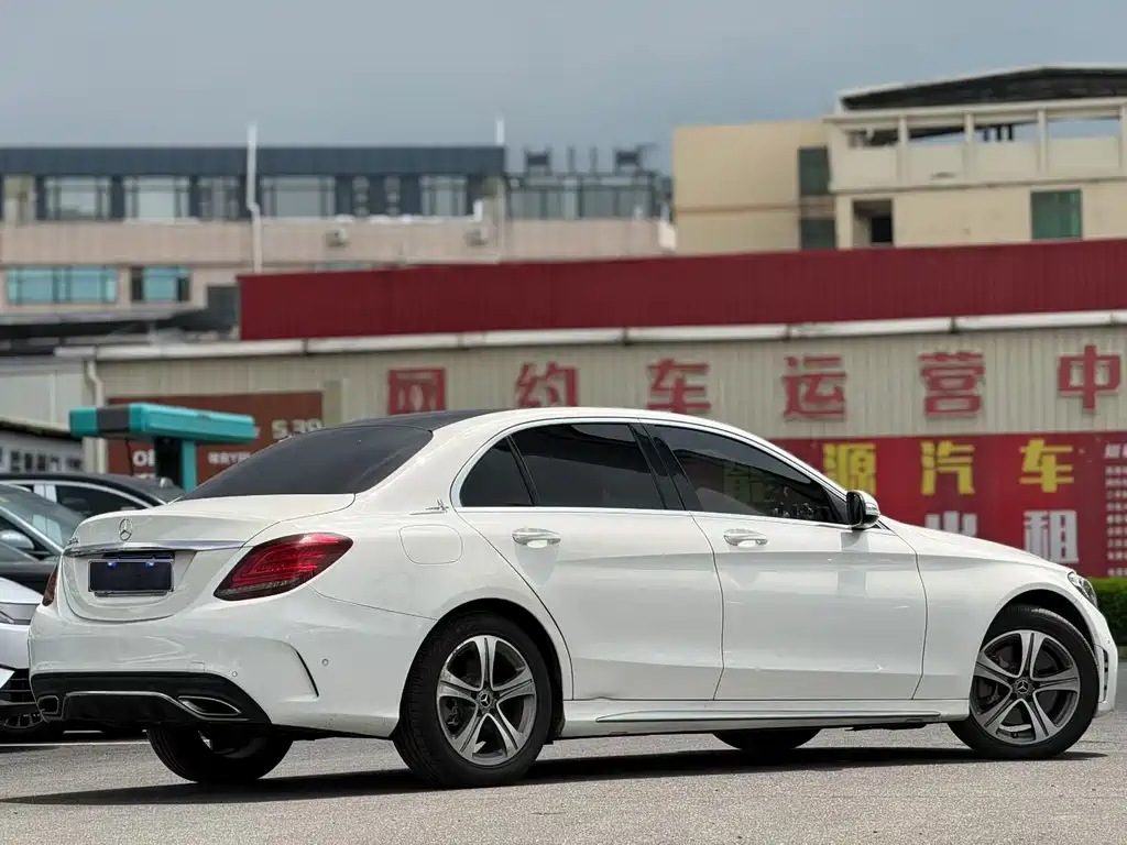 Mercedes-Benz C-Class — миниатюра 12