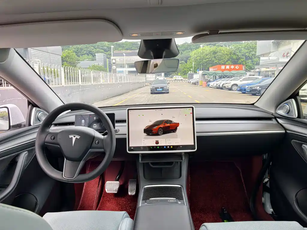 Tesla Model Y — миниатюра 13