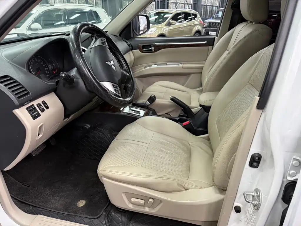 MITSUBISHI PAJERO JINCHANG