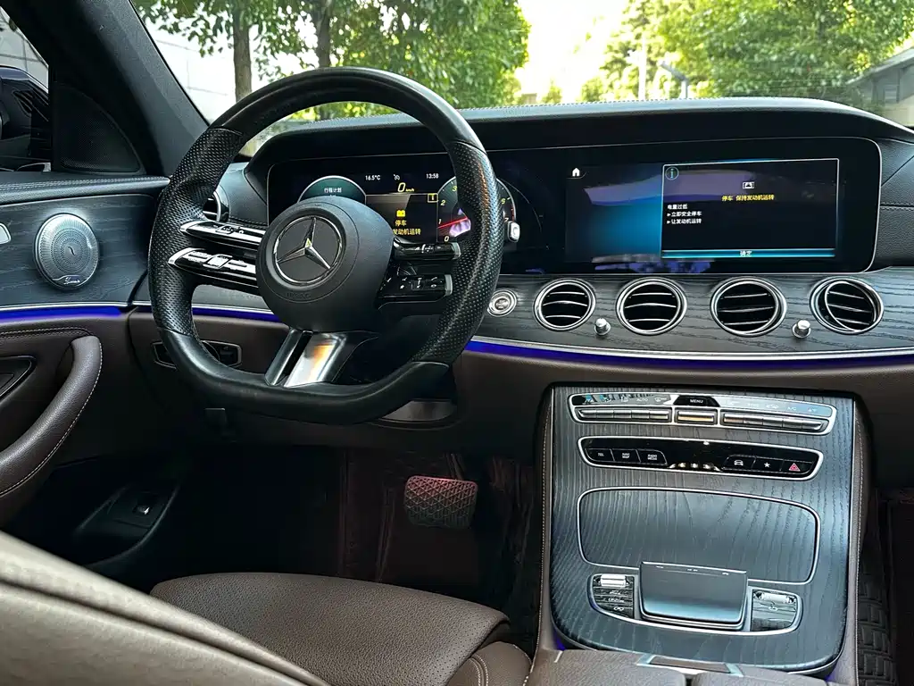 MERCEDES-BENZ E CLASS