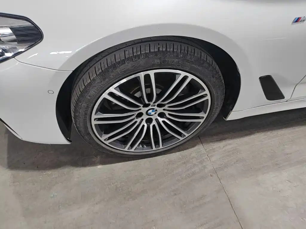 BMW 5 Series — миниатюра 23