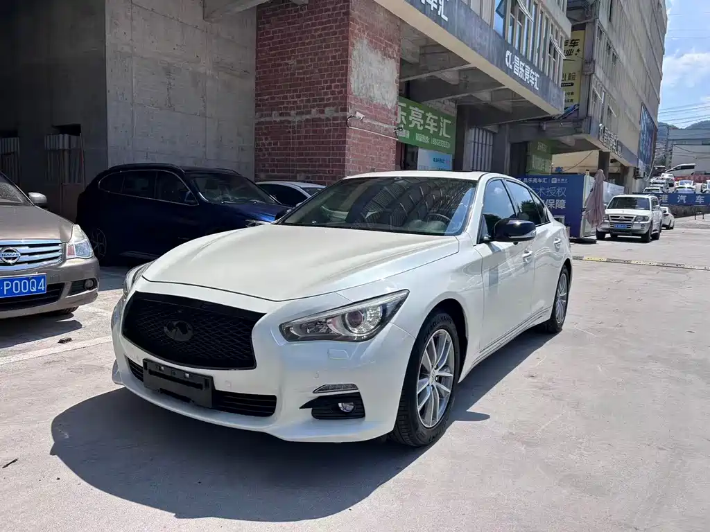 Infiniti Q50L