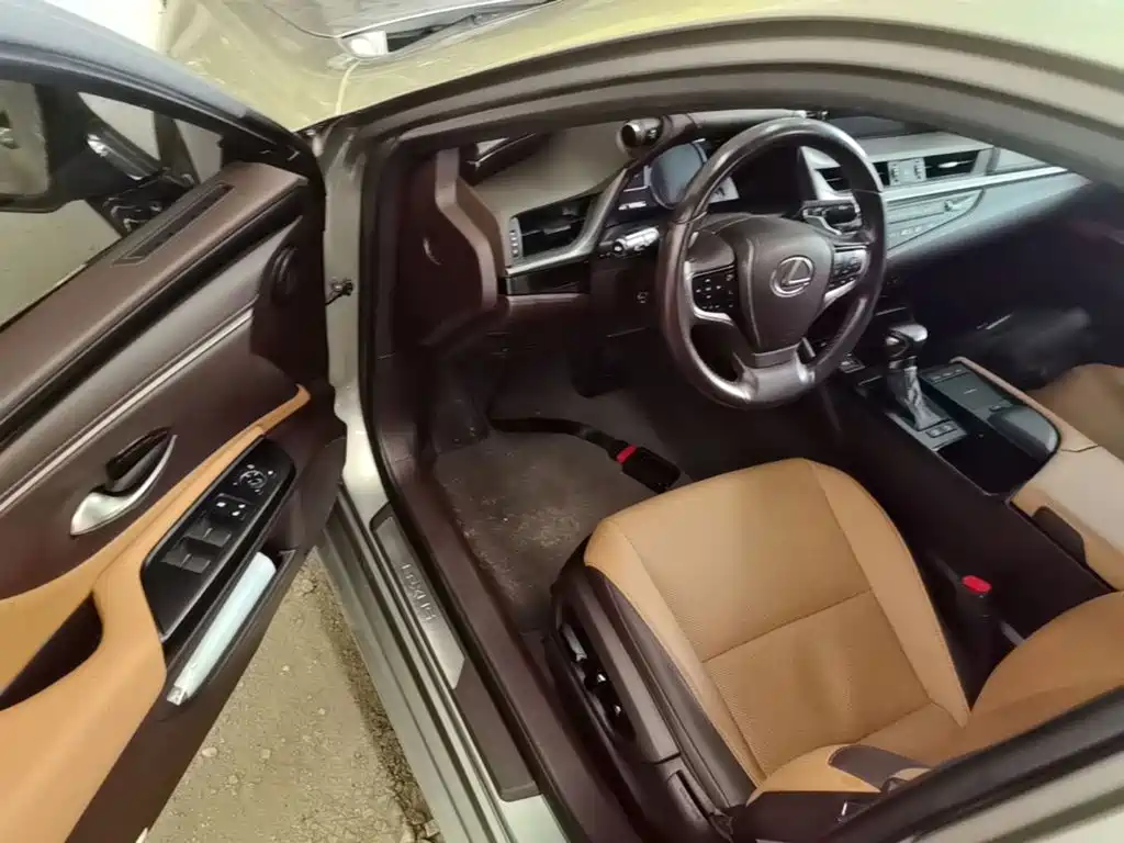 Lexus ES — миниатюра 16