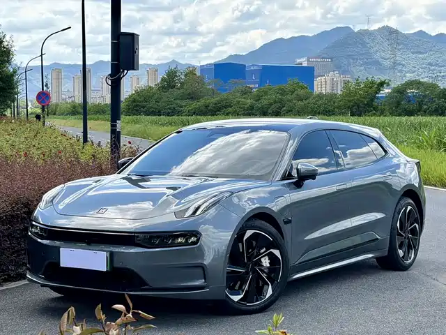 2022 Zeekr 001