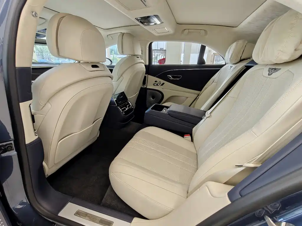 Bentley Flying Spur — миниатюра 7