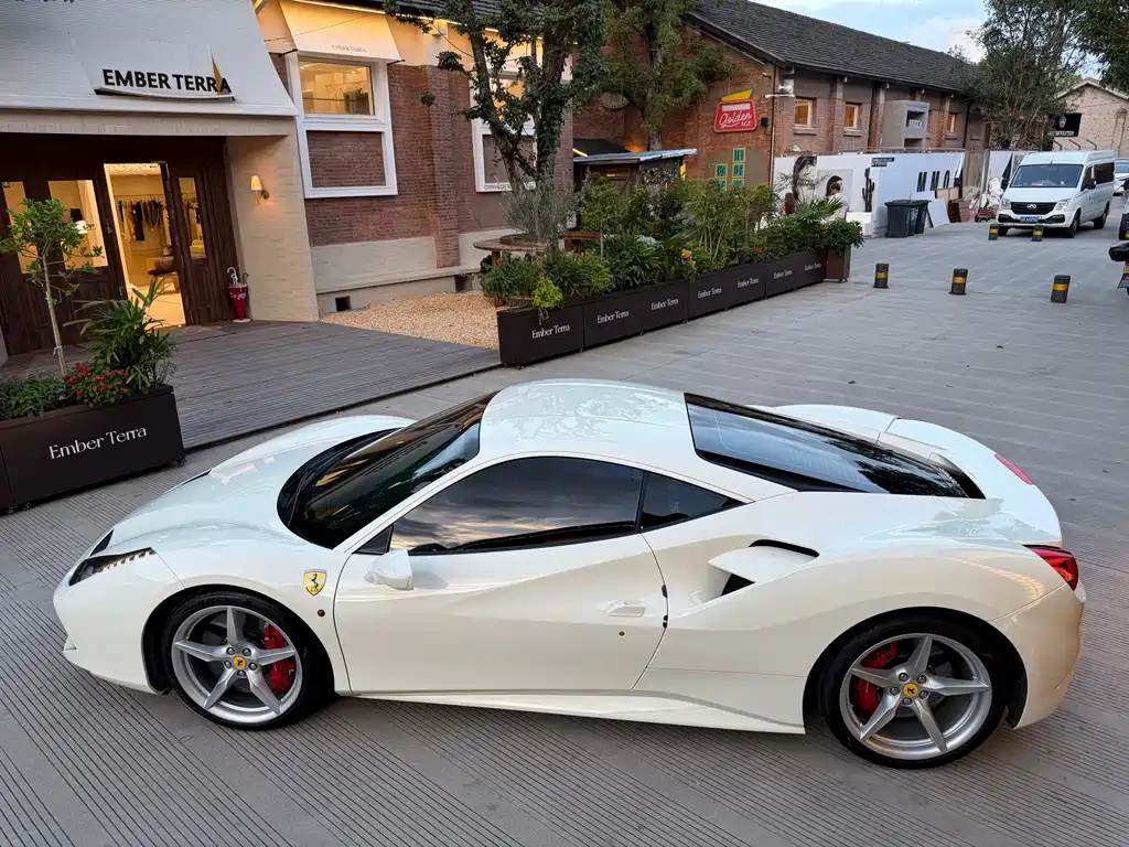 Ferrari 488 — миниатюра 11