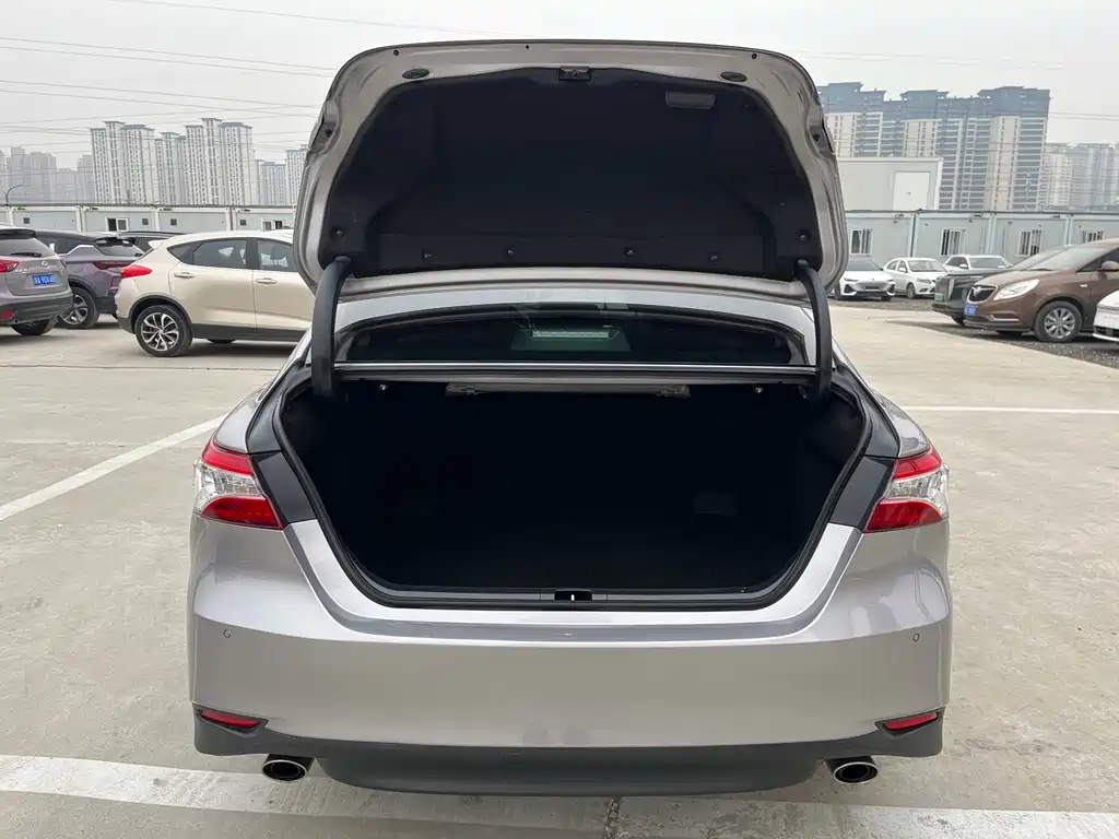Toyota Camry — миниатюра 17