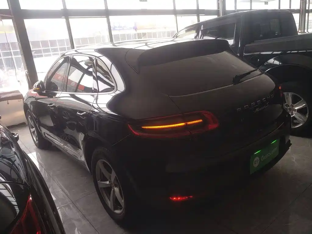 Porsche Macan — миниатюра 4