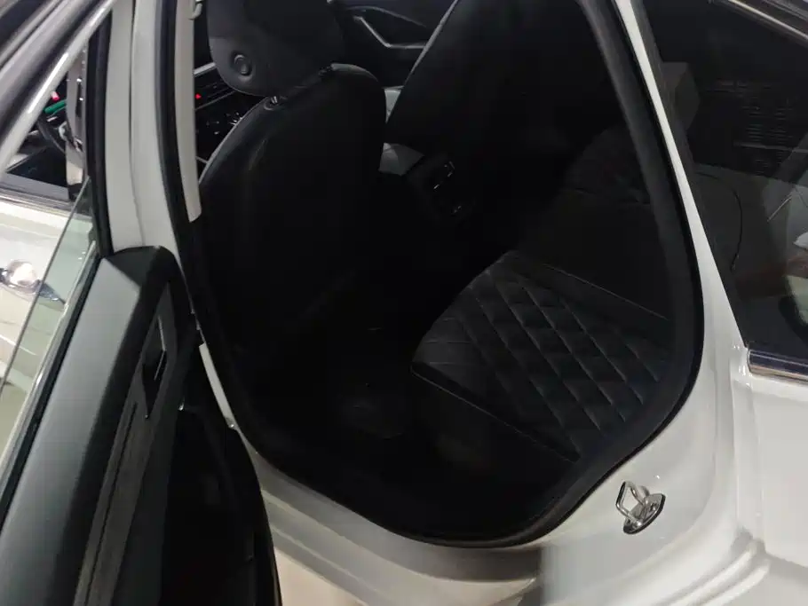 Volkswagen Sagitar — миниатюра 11