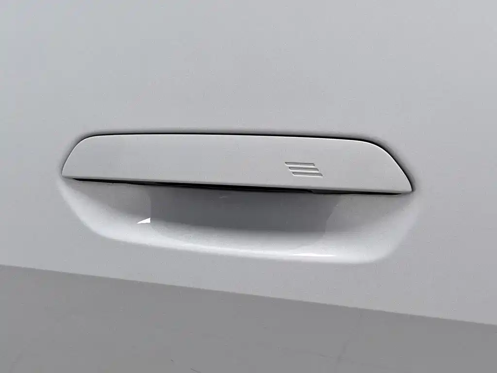 BMW i4 — миниатюра 18