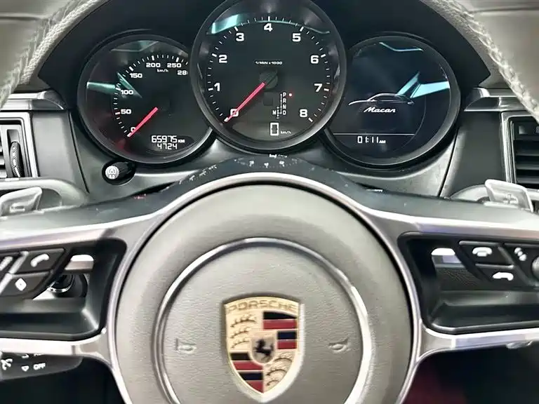 Porsche Macan — миниатюра 11