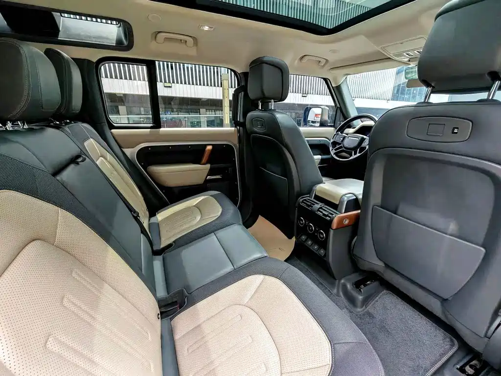 Land Rover Defender — миниатюра 10