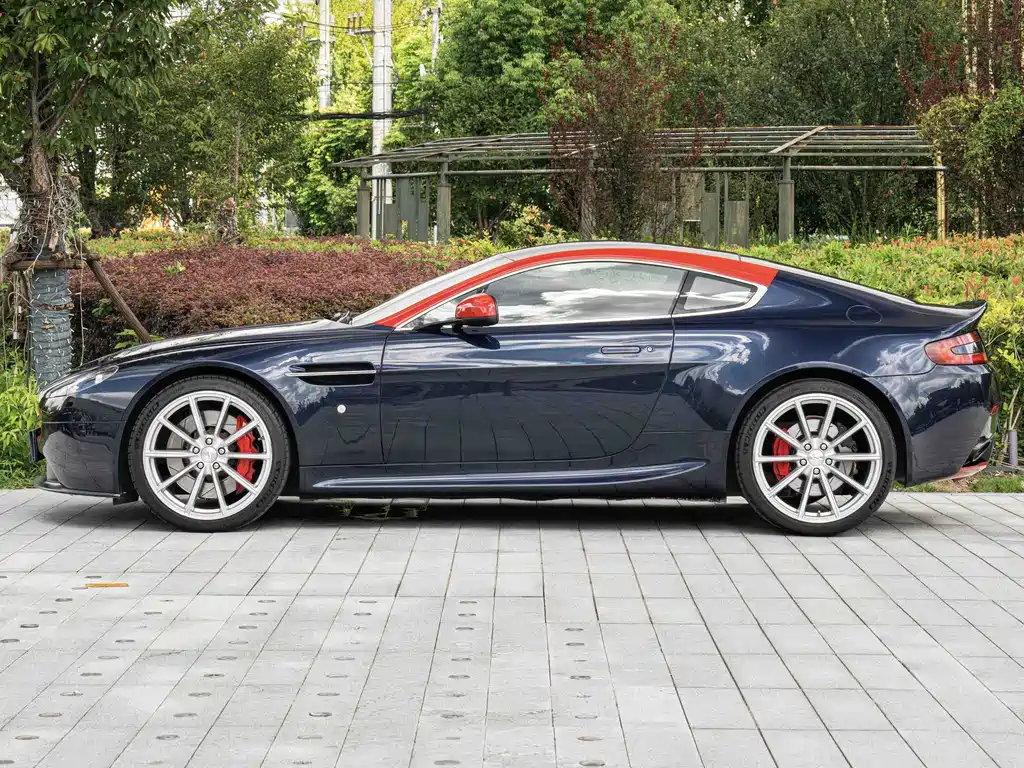 Aston Martin V8 Vantage — миниатюра 7
