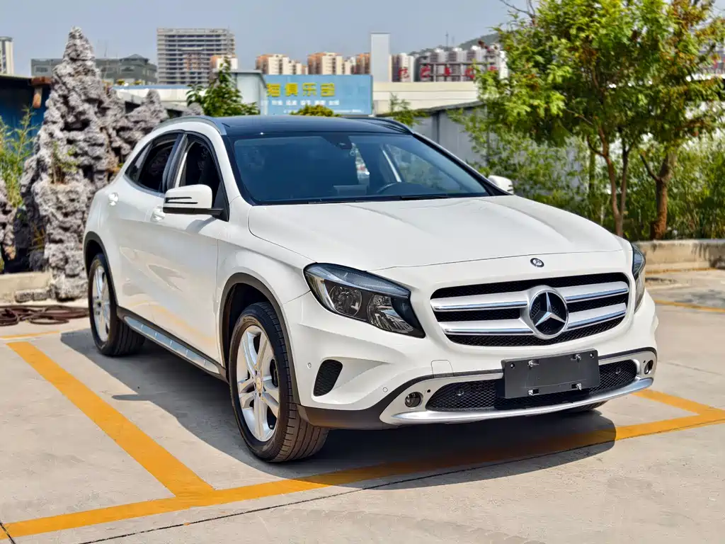 MERCEDES-BENZ GLA