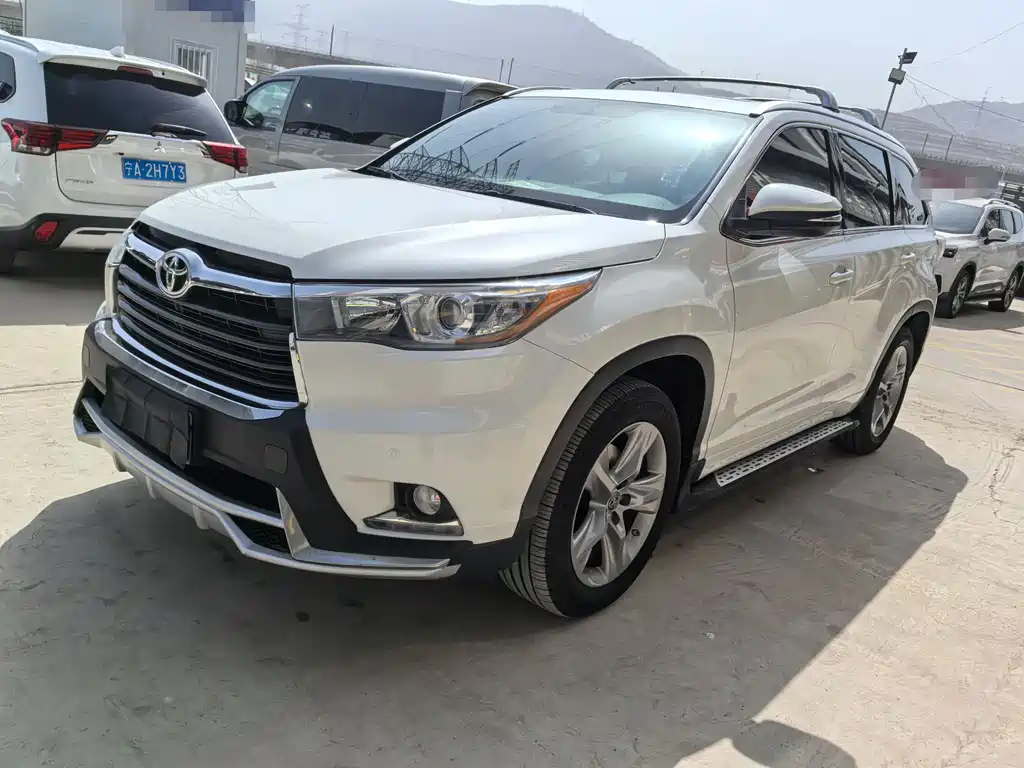 TOYOTA HIGHLANDER