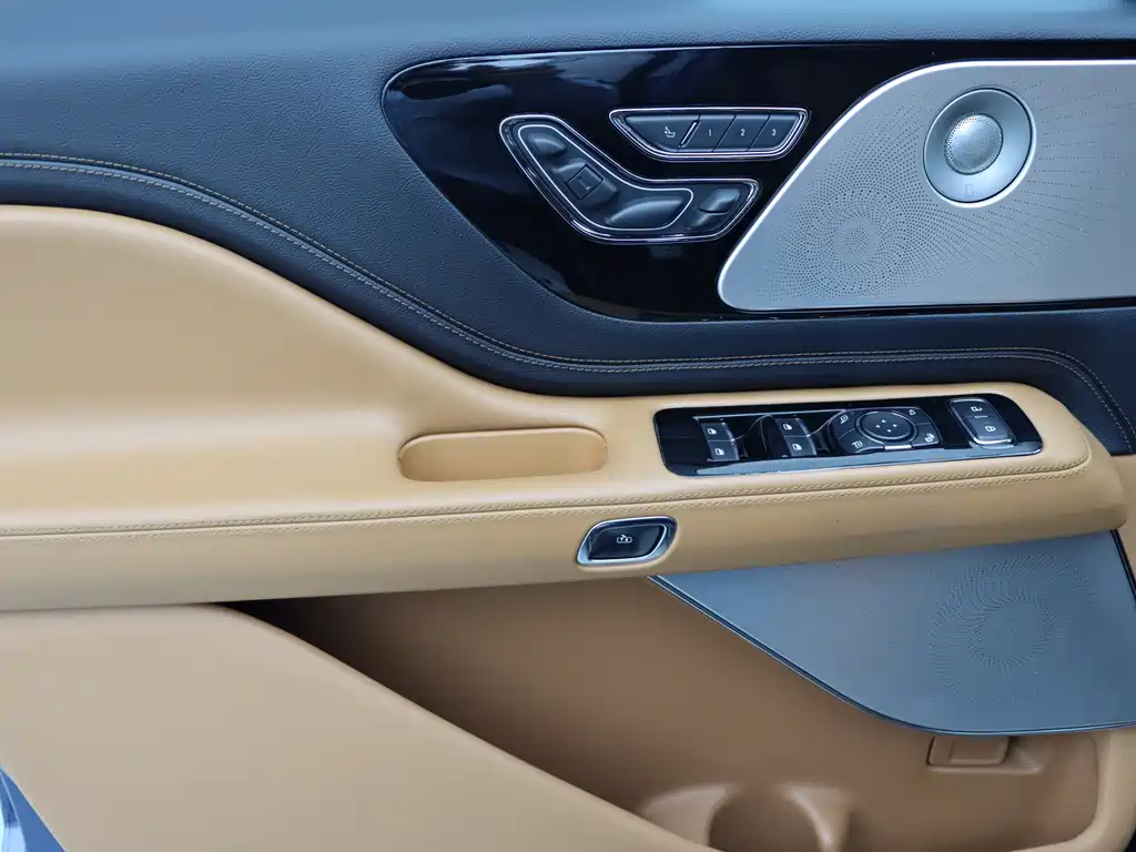 Lincoln Aviator — миниатюра 11