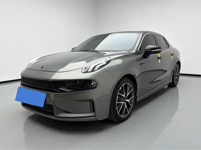 Lynk & Co 03