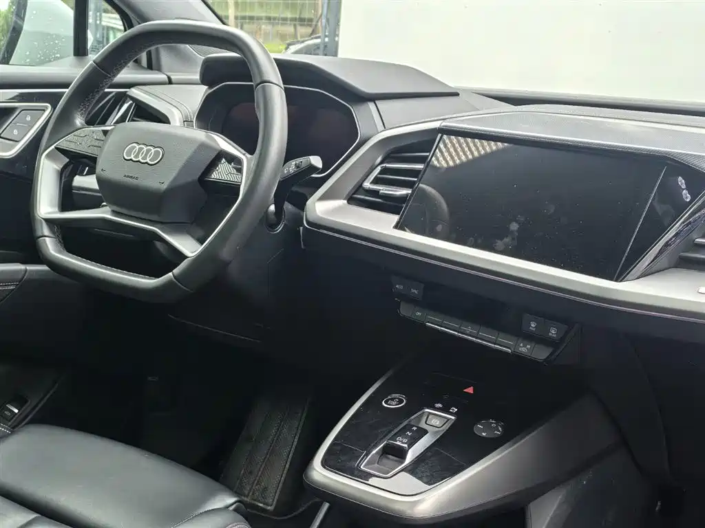 Audi Q4 e-tron — миниатюра 8