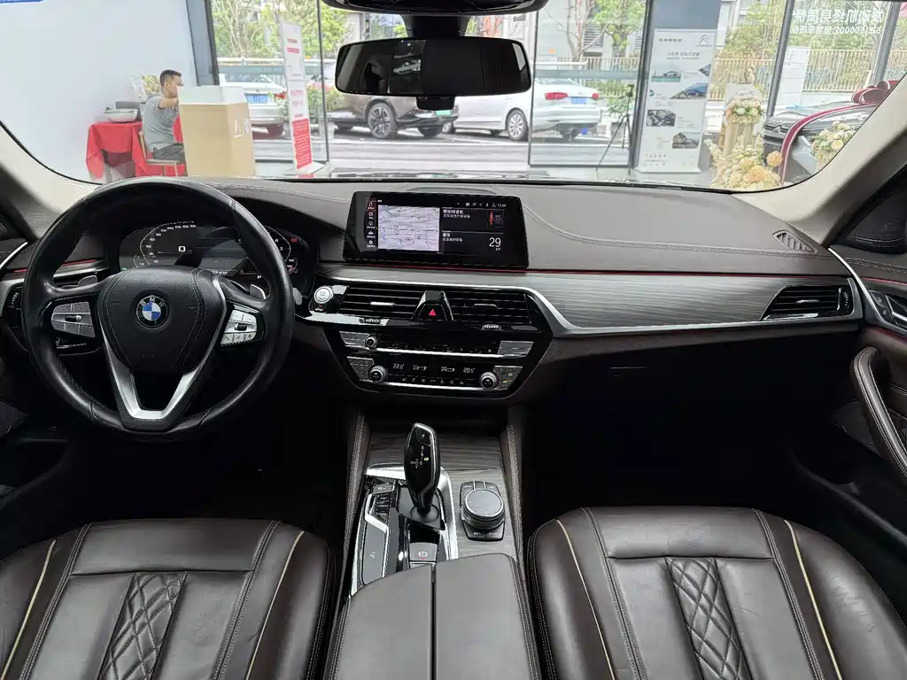 BMW 5 Series — миниатюра 10