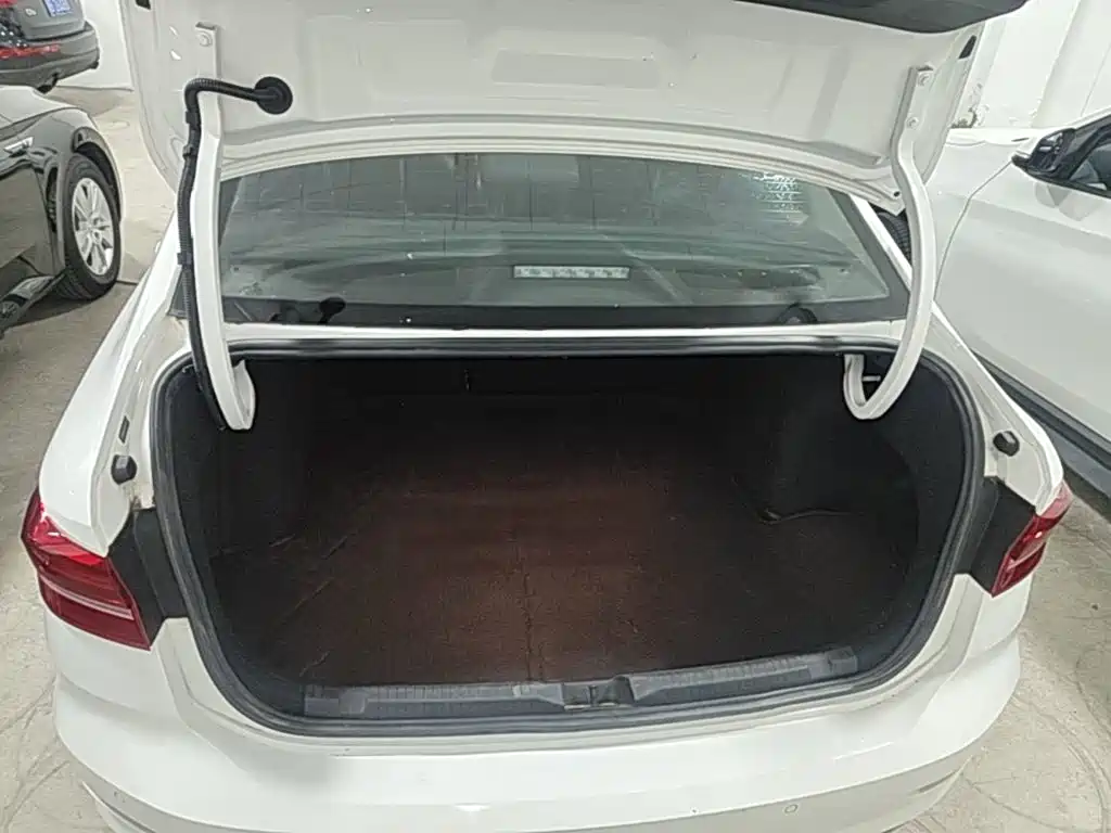 Volkswagen Lavida — миниатюра 19