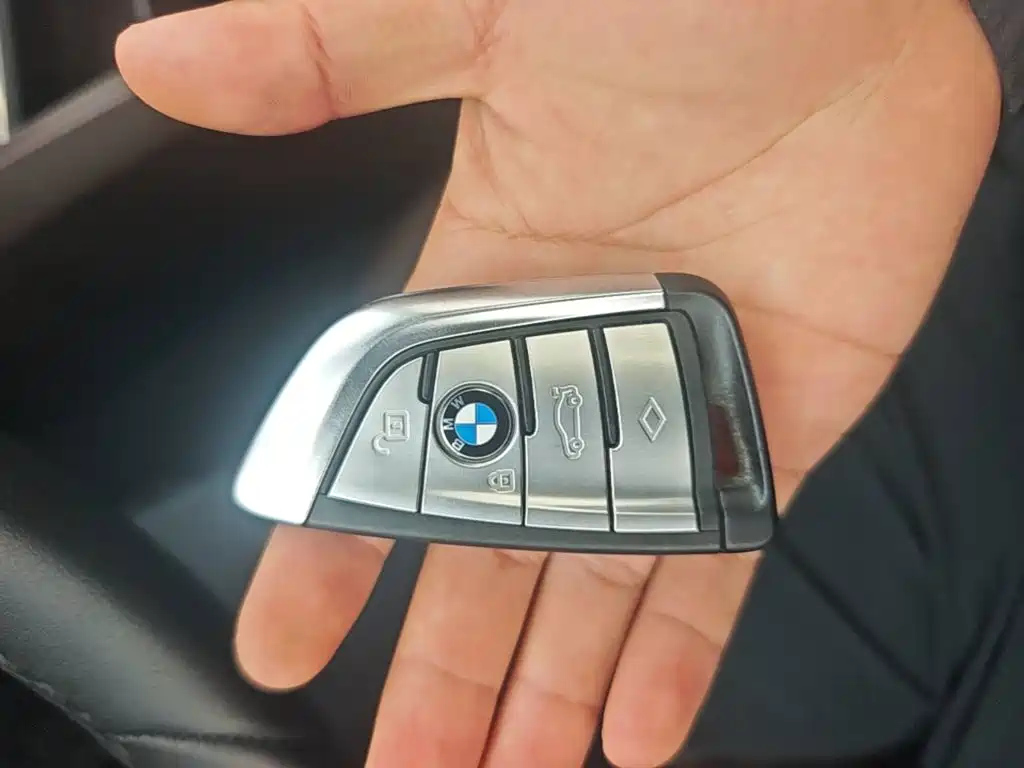 BMW 5 Series — миниатюра 13