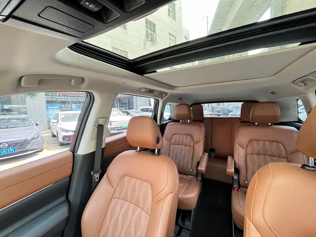 NISSAN EXPLORING THE LAND