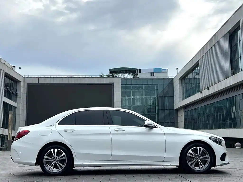 Mercedes-Benz C-Class — миниатюра 3