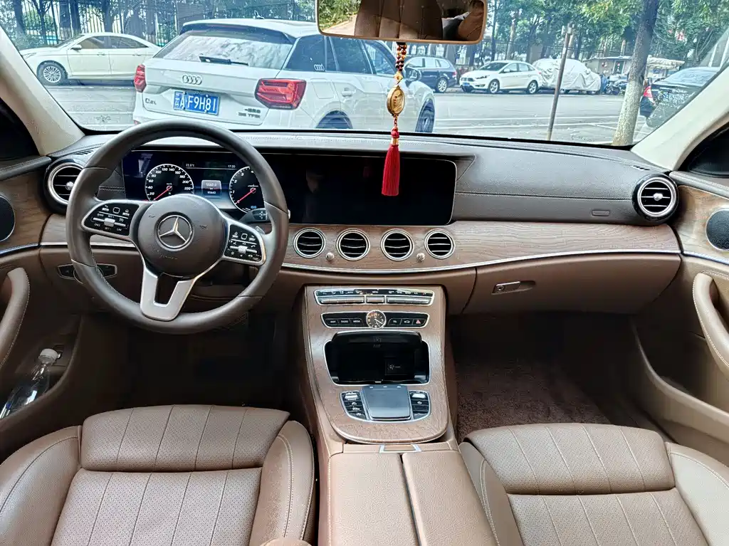 Mercedes-Benz E-Class — миниатюра 12