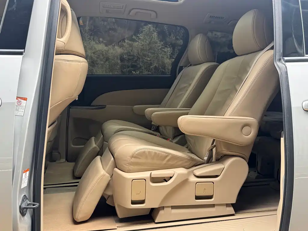 Toyota Previa — миниатюра 13