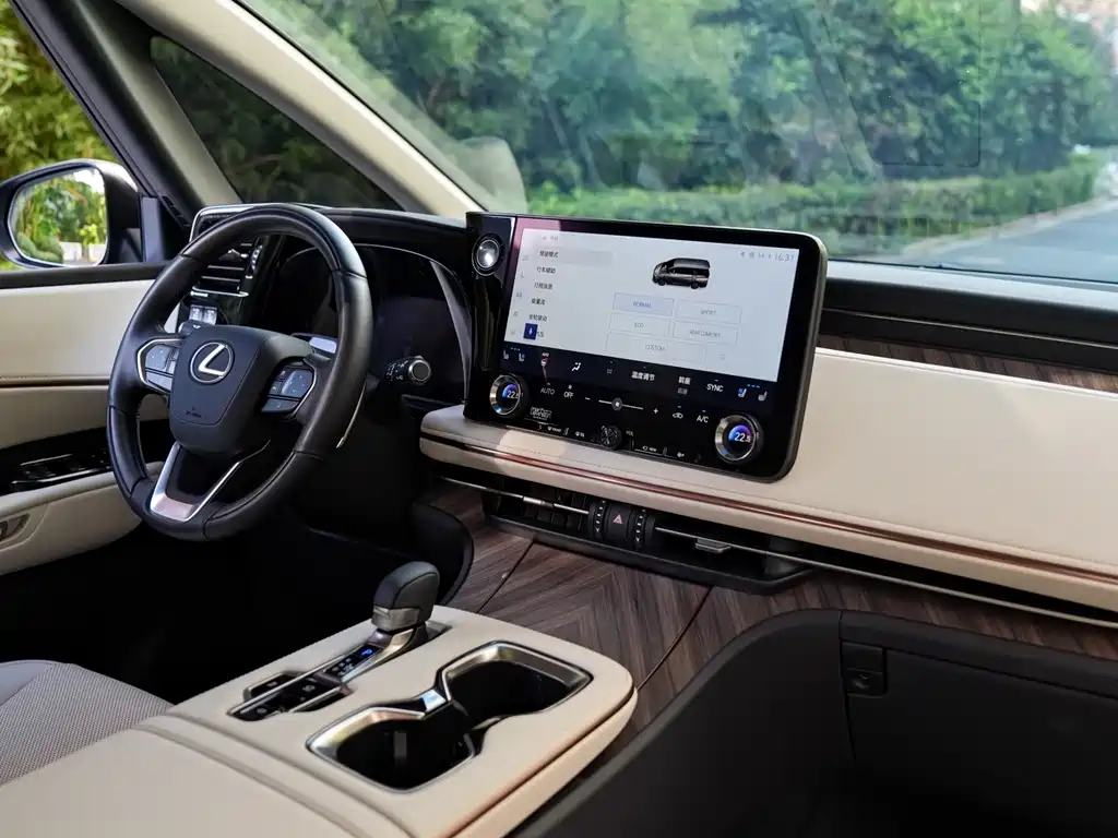 Lexus LM — миниатюра 13