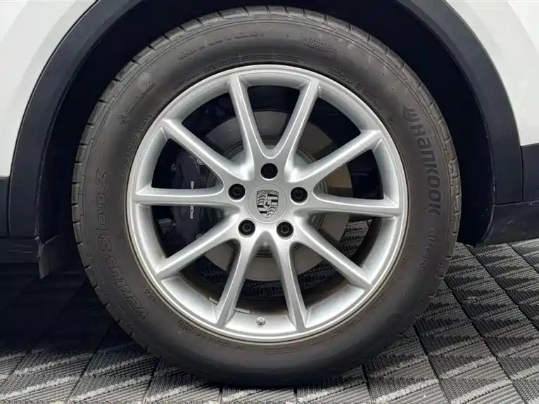 Porsche Cayenne — миниатюра 8