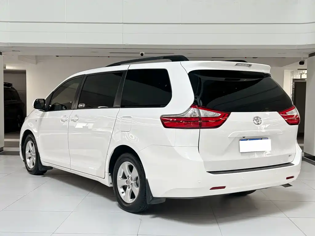 TOYOTA SIENNA