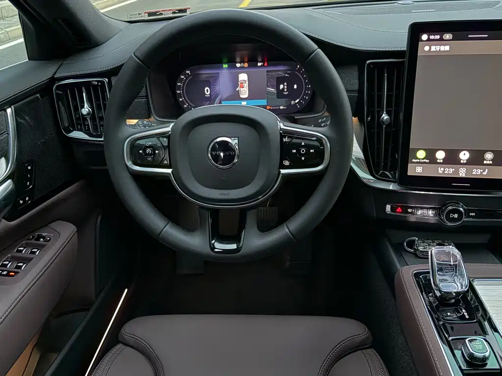 Volvo S90 — миниатюра 11