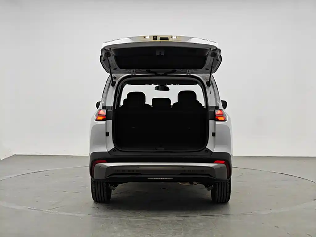 Wuling Xingguang 560 New Energy — миниатюра 9