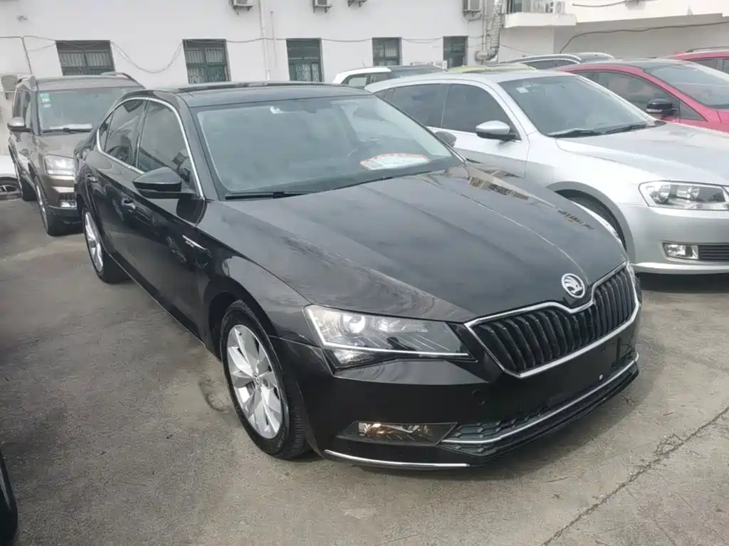 Skoda Superb — миниатюра 4
