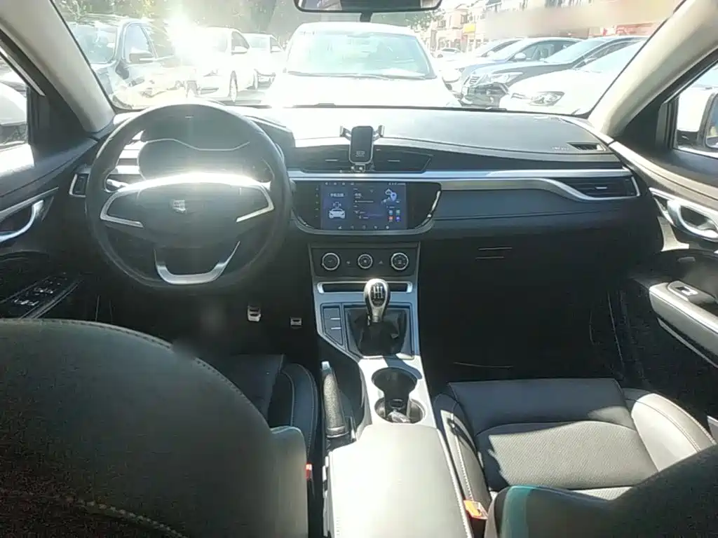 Geely Vision S1 — миниатюра 10