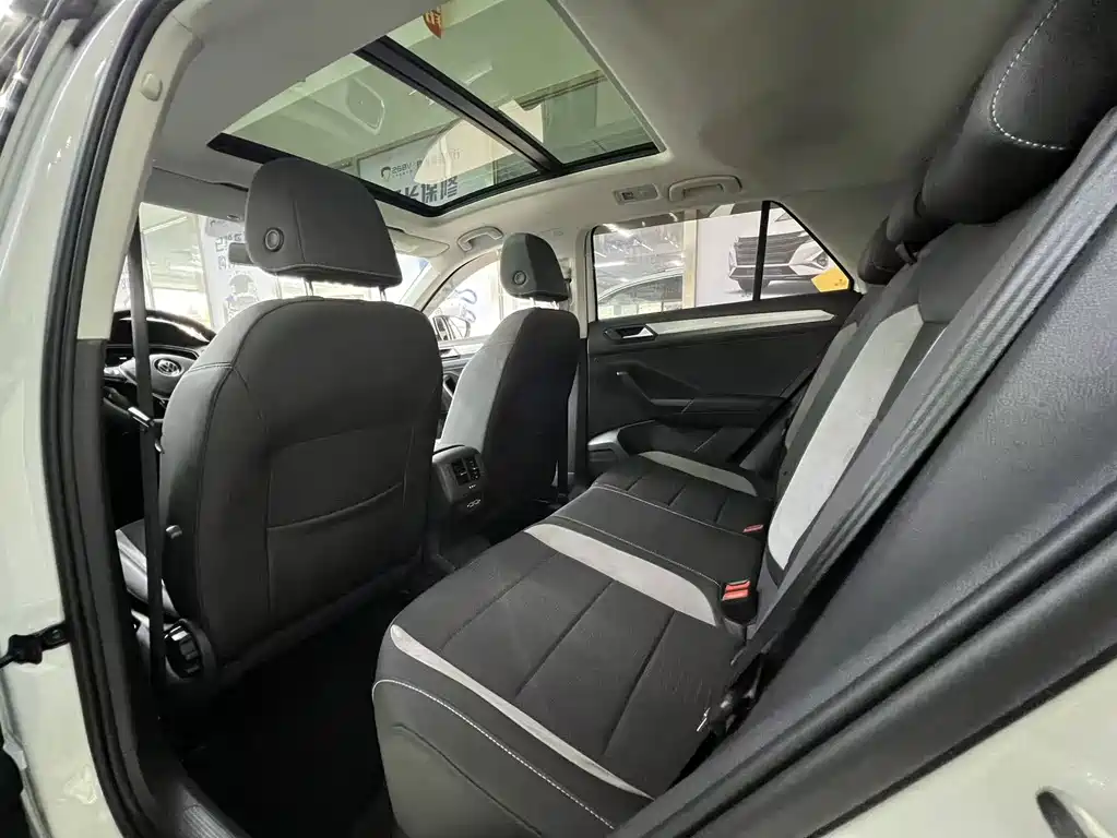 VOLKSWAGEN T ROC EXPLORING SONGS