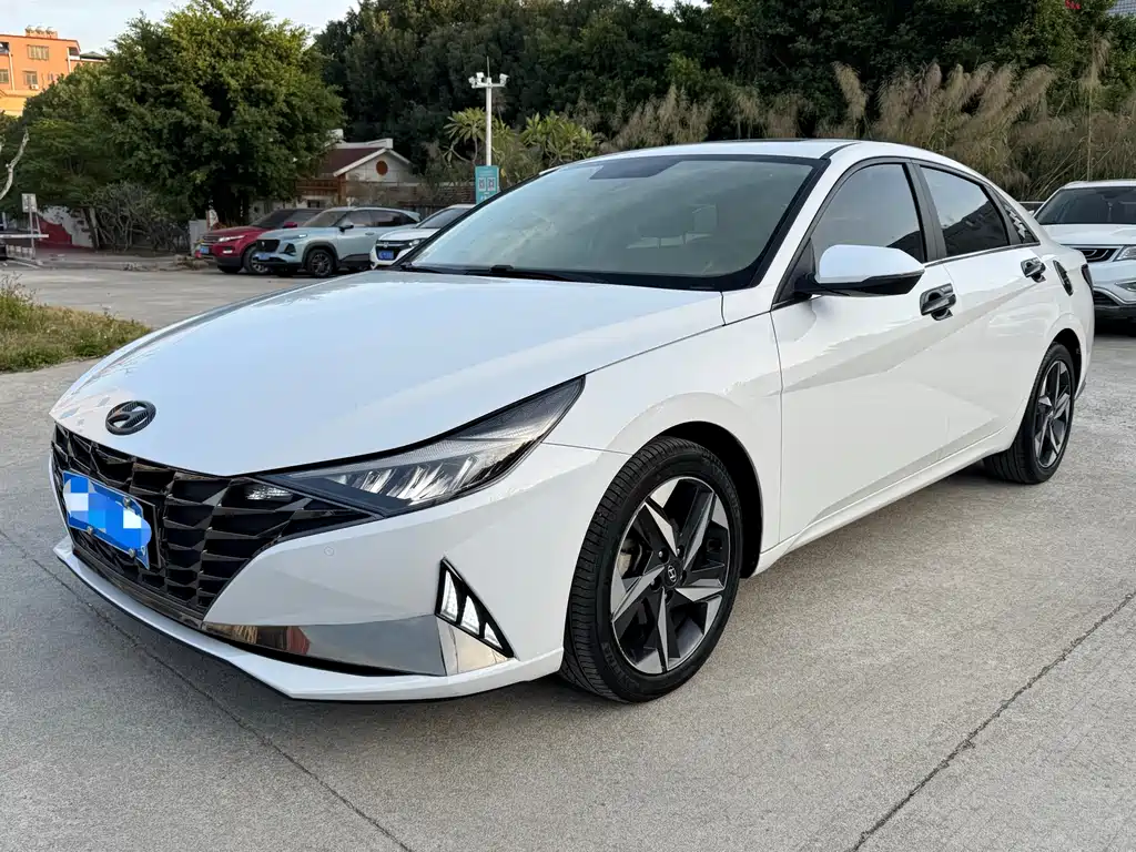 HYUNDAI ELANTRA